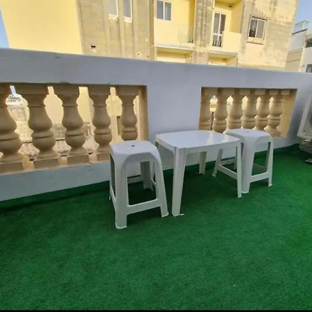 Room 6- Private Room With Private Terrace, Private Bathroom, Ac And Wifi بيت ضيافة *