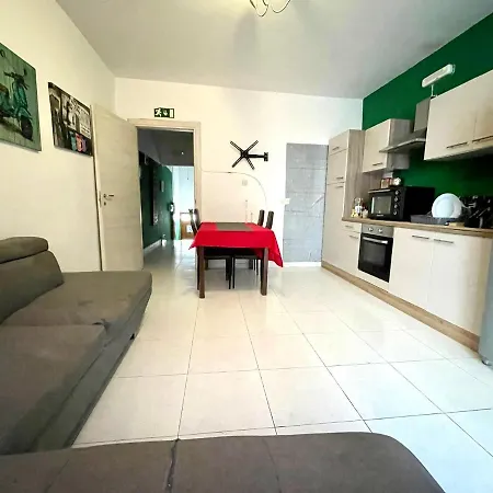 Room 6- Private Room With Private Terrace, Private Bathroom, Ac And Wifi Affittacamere Sliema