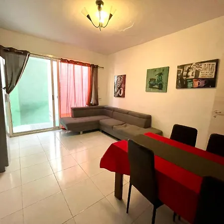 بيت ضيافة Room 6- Private Room With Private Terrace, Private Bathroom, Ac And Wifi *